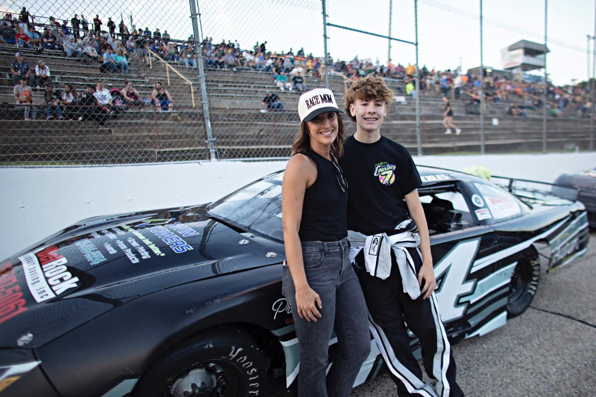 megan nilson tweet media