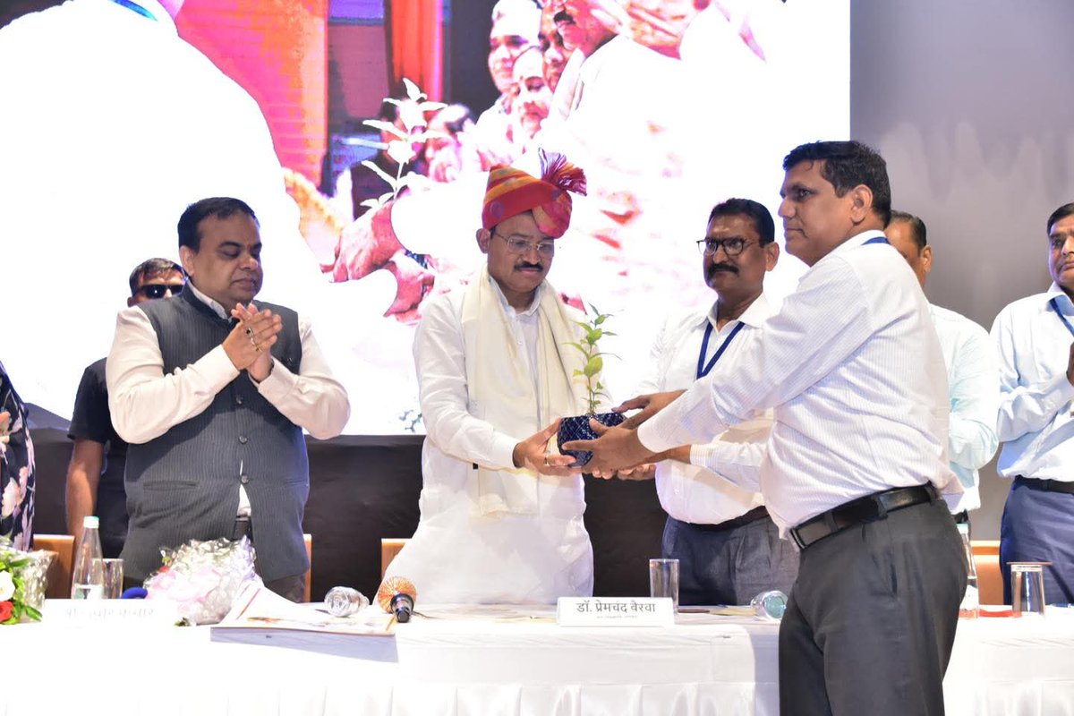 EdrSuresh's tweet image. इलेक्ट्रोपैथी चिकित्सक सम्मेलन एवं अभिनंदन समारोह
 #1stIndiaNews #FirstIndiaNews #Electropathy #ElectropathyDoctors #RajasthanUniversity #RUEvent #ElectropathyConference #ElectropathyFelicitation #RajasthanNews