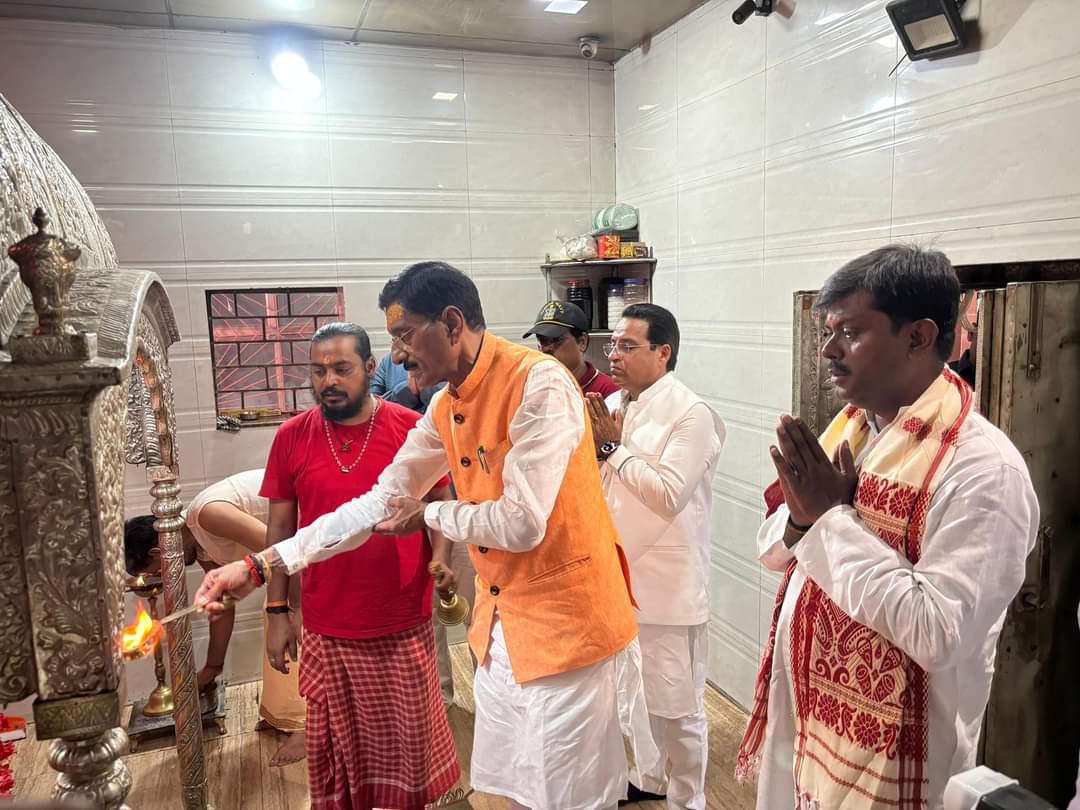 Dinesh Kumar (@dineshjsrbjp) on Twitter photo रांची के लोकप्रिय सांसद, भारत सरकार में केंद्रीय रक्षा राज्य मंत्री आदरणीय श्री <a href="/SethSanjayMP/">Sanjay Seth</a> जी को जन्मदिन की बहुत बहुत बधाई एवं शुभकामनाएं।
माता देवड़ी की कृपा बनी रहे और आप हमेशा अपने क्षेत्र और देश की सेवा में लीन रहे।
#HbdSanjaysethji रांची के लोकप्रिय सांसद, भारत सरकार में केंद्रीय रक्षा राज्य मंत्री आदरणीय श्री <a href="/SethSanjayMP/">Sanjay Seth</a> जी को जन्मदिन की बहुत बहुत बधाई एवं शुभकामनाएं।
माता देवड़ी की कृपा बनी रहे और आप हमेशा अपने क्षेत्र और देश की सेवा में लीन रहे।
#HbdSanjaysethji