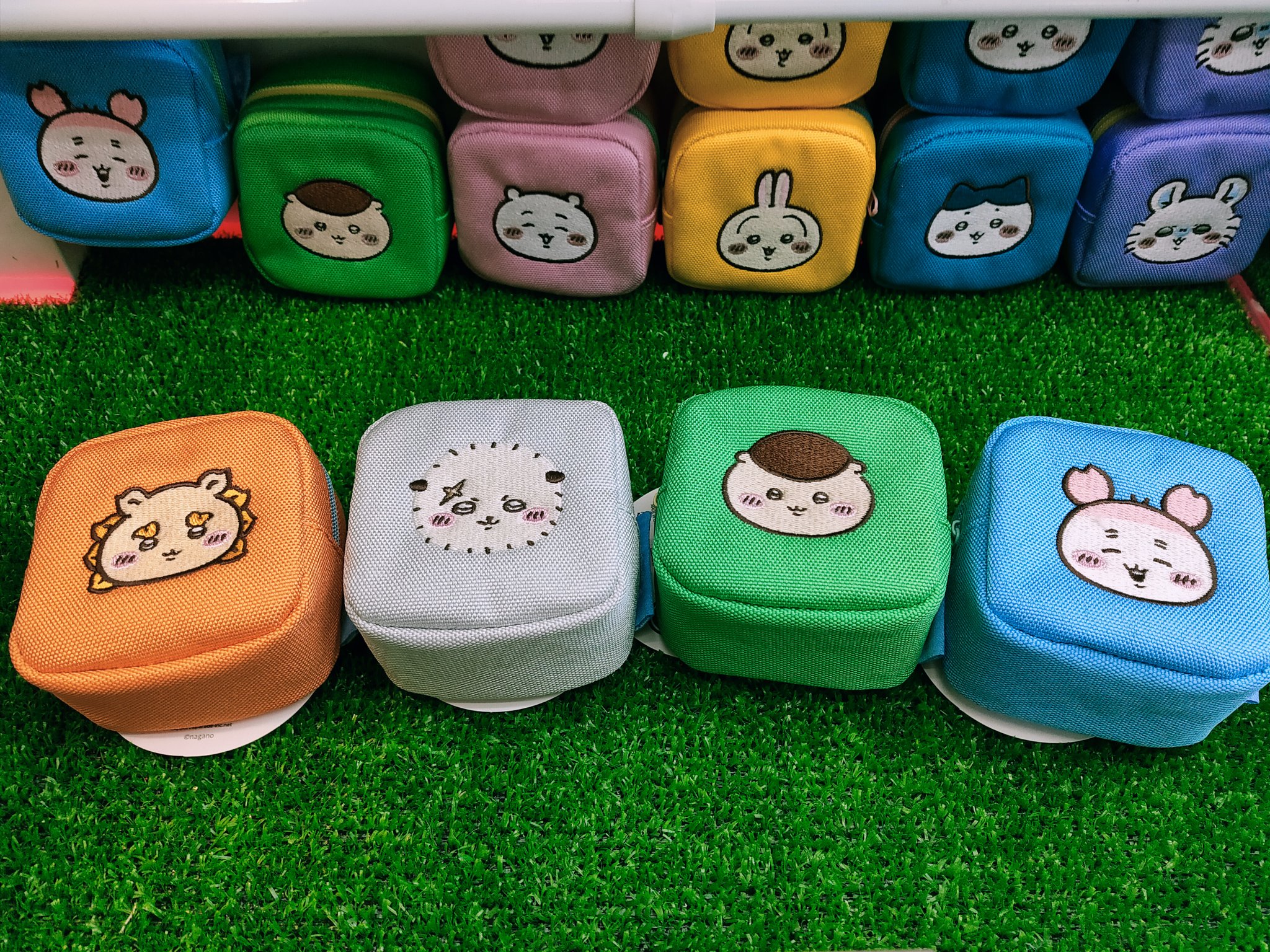 ちいかわ　カラビナつき刺繍スクエアミニポーチ 8種16点セット ちいかわ カラビナつき刺繍スクエアミニポーチ | オンライン