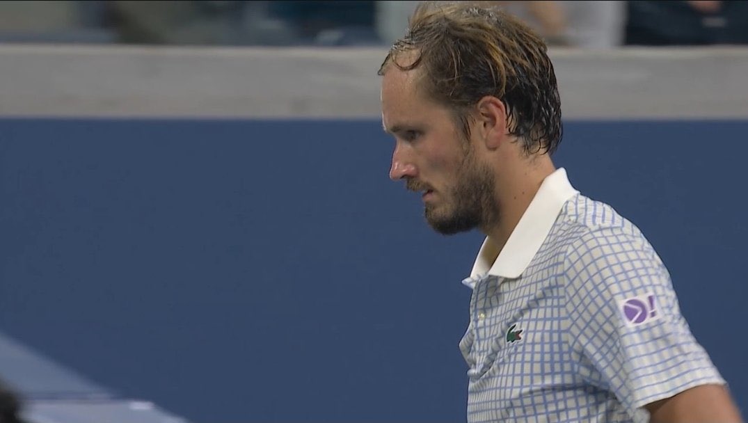 TheTennisLetter's tweet image. Daniil Medvedev wins the 4th set 6-0 against Bonzi at the U.S. Open. 

From saving match point and Bonzi serving from the match…

It all changed because of one cameraman. 

Tennis is NUTS… what a spectacle.