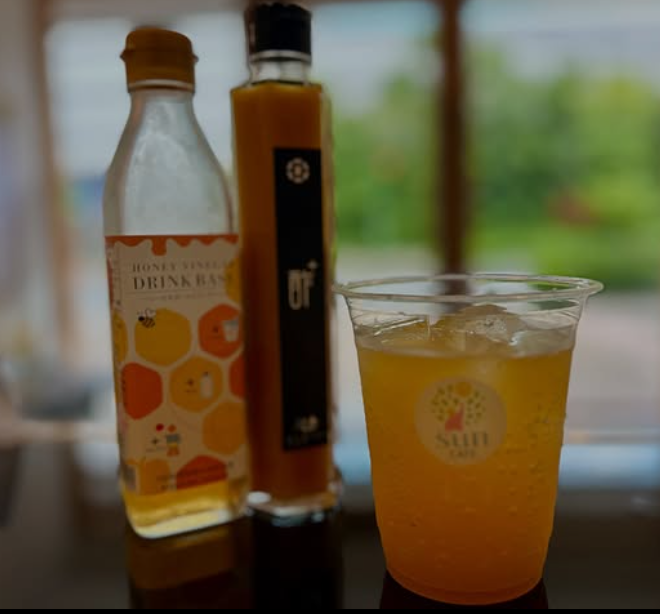 Whospitality_pr's tweet photo. お疲れさまです。
8月も後半となり、あと少しで９月。
まだまだ暑さが続きそうですね～。
弊社が運営する Sun Cafeのお酢ドリンクは、夏バテ気味のお体におススメです😀
#企業公式夏のフォロー祭り
#企業公式相互フォロー
#Suncafe
#お酢ドリンク https://t.co/fgwpmtnK9G