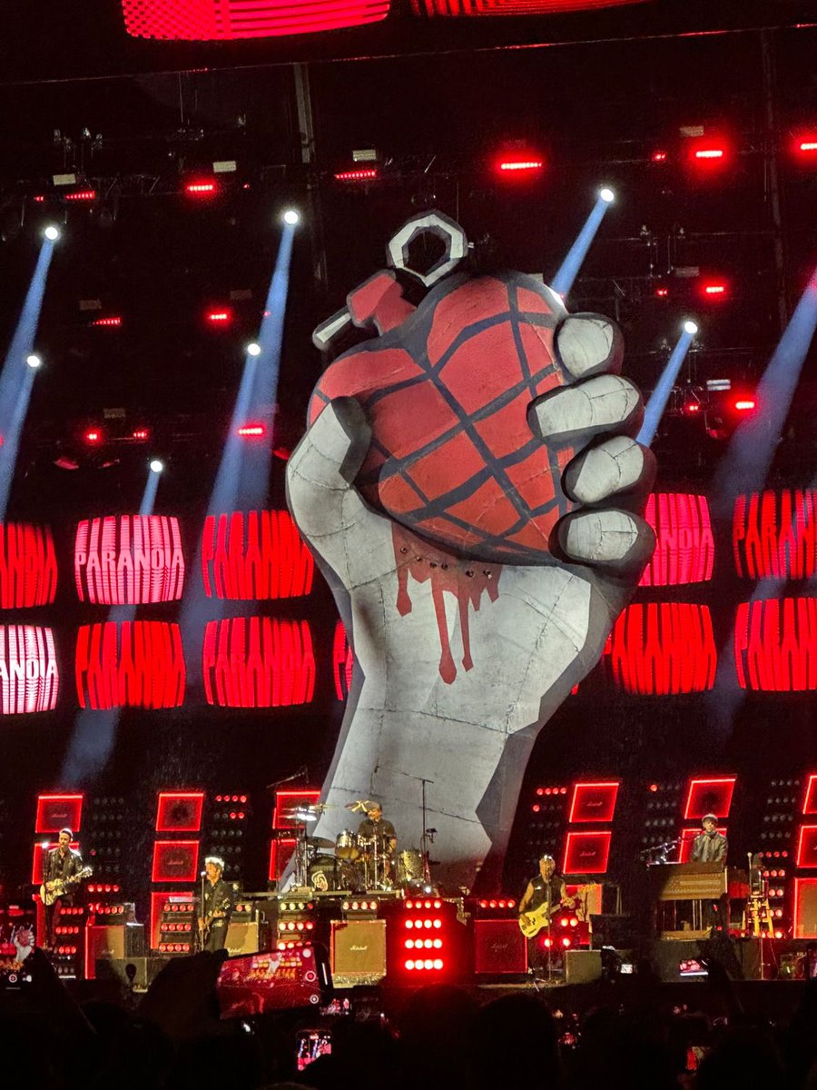Y así termina el show de Green day en el vive claro de Bogotá, Colombia

Con The grouch y Missing you como sorpresotas

Próxima escala: Estadio San Marcos, Lima, Peru