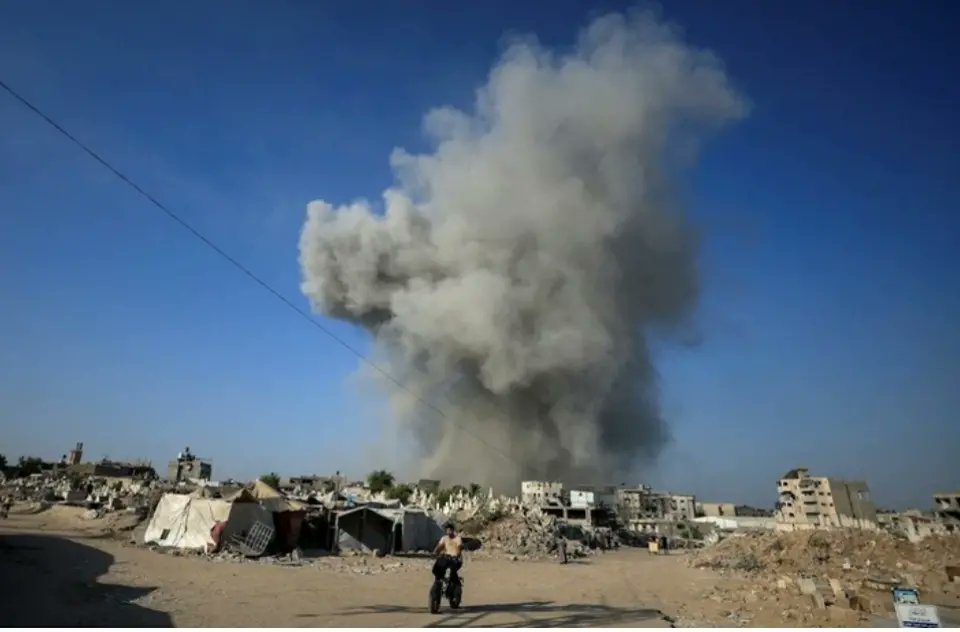 CollinsDuncan4's tweet photo. ￼

Israel has completely destroyed more than 1,000 buildings in the Zeitoun and Sabra neighbourhoods of Gaza City since it started its invasion of the city on August 6, trapping hundreds under the rubble, the Palestinian Civil Defence says. The agency said in a statement on https://t.co/rLKFWDMcIi