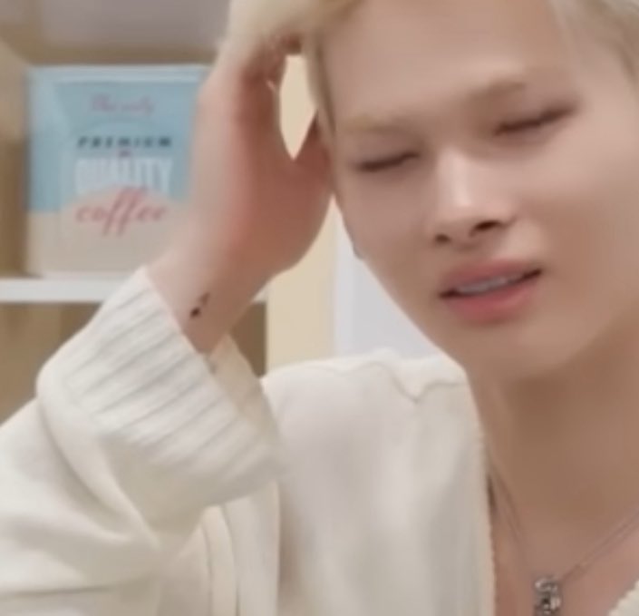 앞으로 ㄴㅋ 미감좋다는 말하지마라 
타투꼬라지가 하나같이 씨발이네