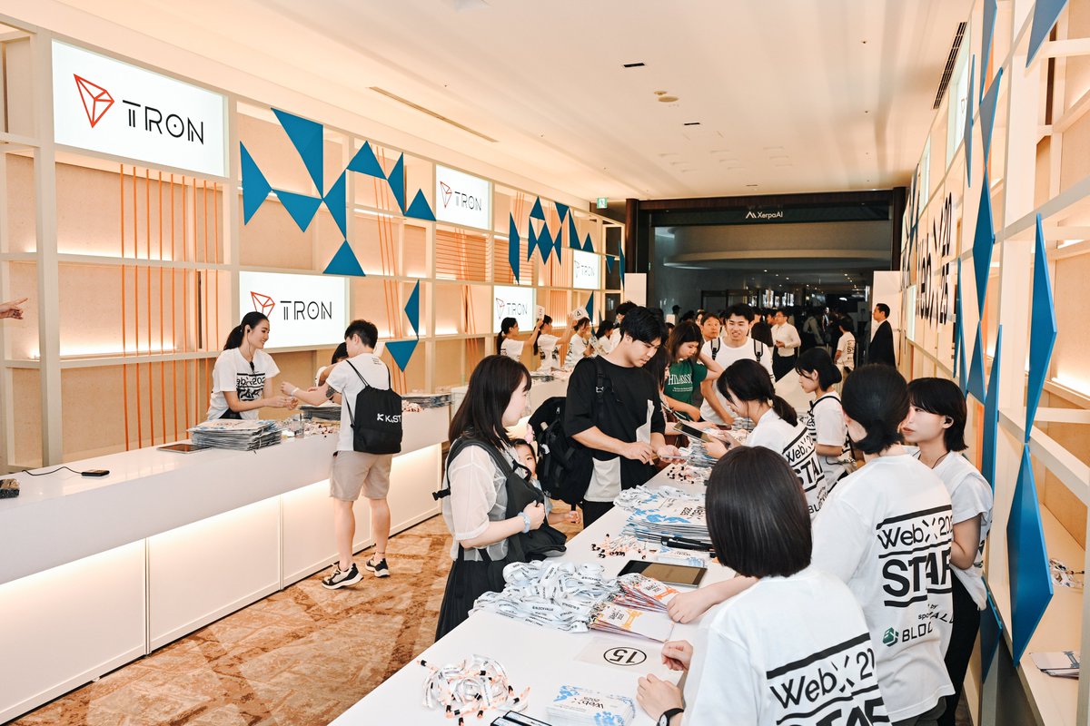 trondao's tweet image. #TRON takes the spotlight as Title Sponsor at #WebX2025! 👋

Come say hi at the TRON booth and grab some swag! 😎