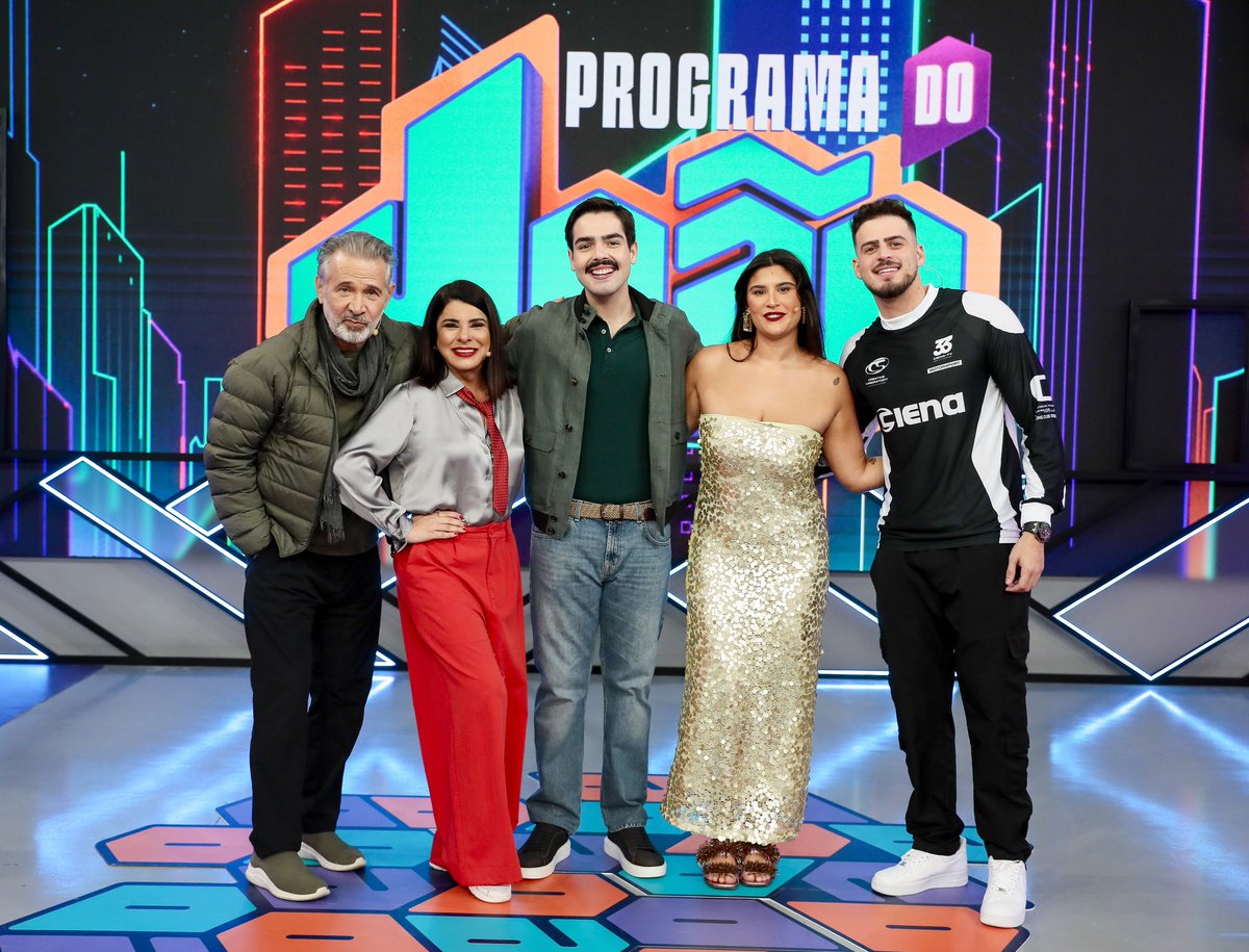silvinhotv's tweet image. Estou vendo o #ProgramaDoJoão de ontem!

De início, o programa é bom, inclusive as falhas técnicas da estreia já foram corrigidas e acho que só falta uma plateia.

No entanto, percebo que o programa tem um erro de conceito. Na entrevista coletiva, o João e o Cris Gomes…