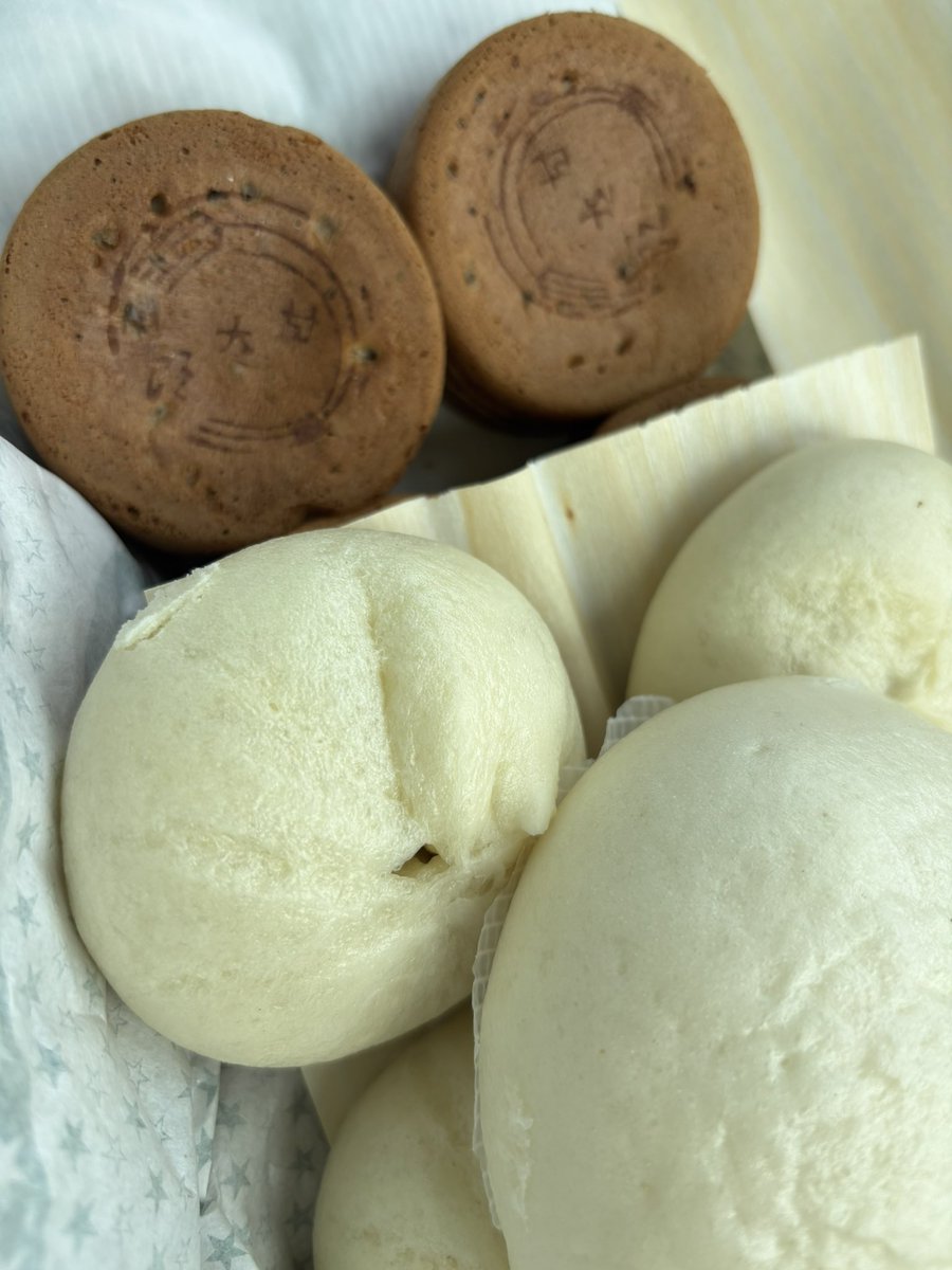 根室甘太郎は
名物あま太郎(おやき、大判焼、今川焼き)も美味しいけれども
ミニ肉まんもあんまんもとーっても美味しいよ😋