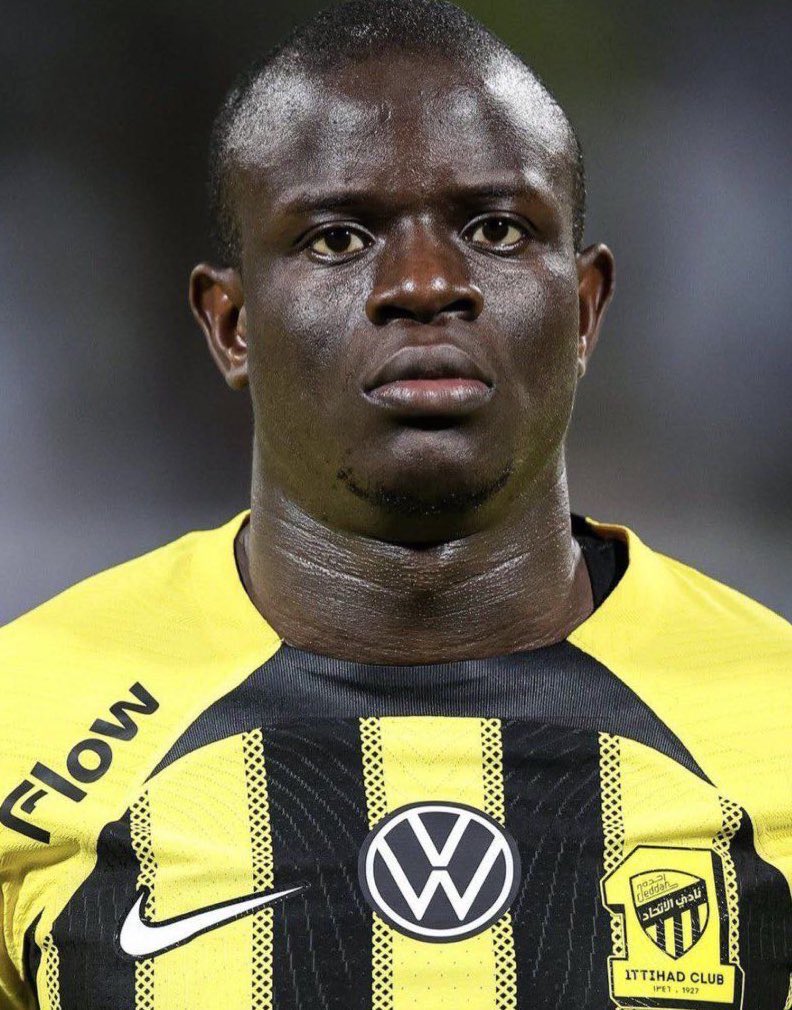 غلطة عمر إذا راح ومن سيكون أجود من كانتي في هذا المركز هذه الأيام