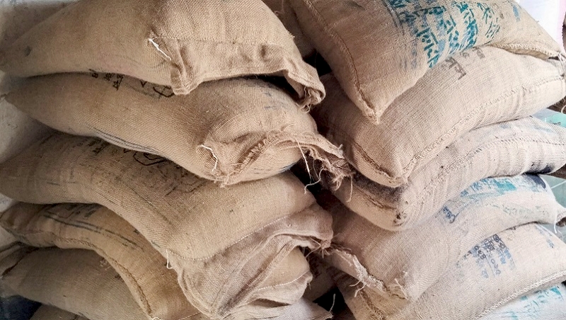 নওগাঁয় খাদ্যবান্ধব কর্মসূচির সরকারি চাল জব্দ