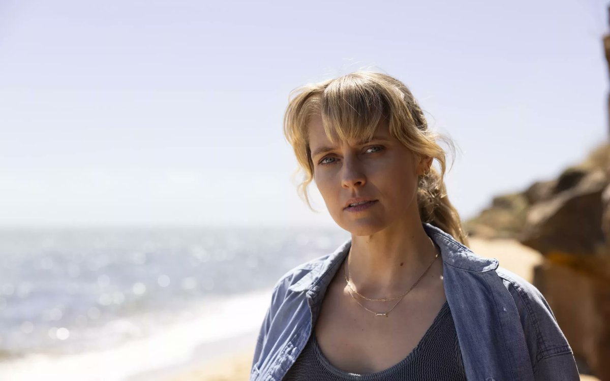 TV_Blackbox's tweet photo. The Family Next Door smashes records, but ABC faces Sunday drama dilemma
Read More -> https://t.co/s7Vi82fXbv
#ABC #Iview #JenniferCollins #TeresaPalmer #TheFamilyNextDoor
https://t.co/3OtNy0Wvvq https://t.co/HItrU4F08h