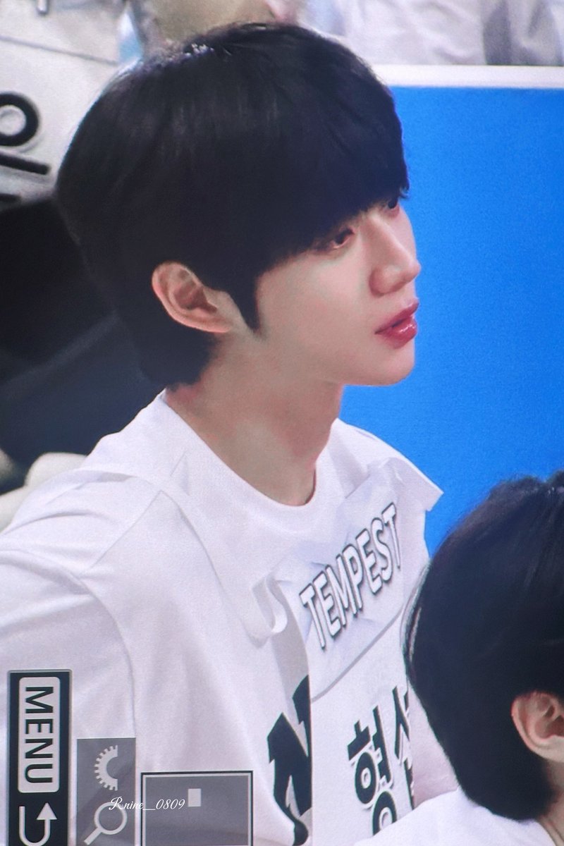 Rnine_0809's tweet photo. 250825 아육대

인문대 학생이당 🫳🏻

#형섭 #템페스트 #안형섭 #ヒョンソプ #TEMPEST #Hyeongseop #TPST #무한형섭교 https://t.co/DoQFjisFMc