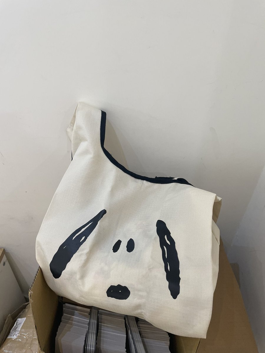 2pm4life's tweet photo. DID ANYONE LOST THEIR BAG
JUN. K 대만 응원 카페
#JUN_K #준케이 https://t.co/GHe2YyLv94
