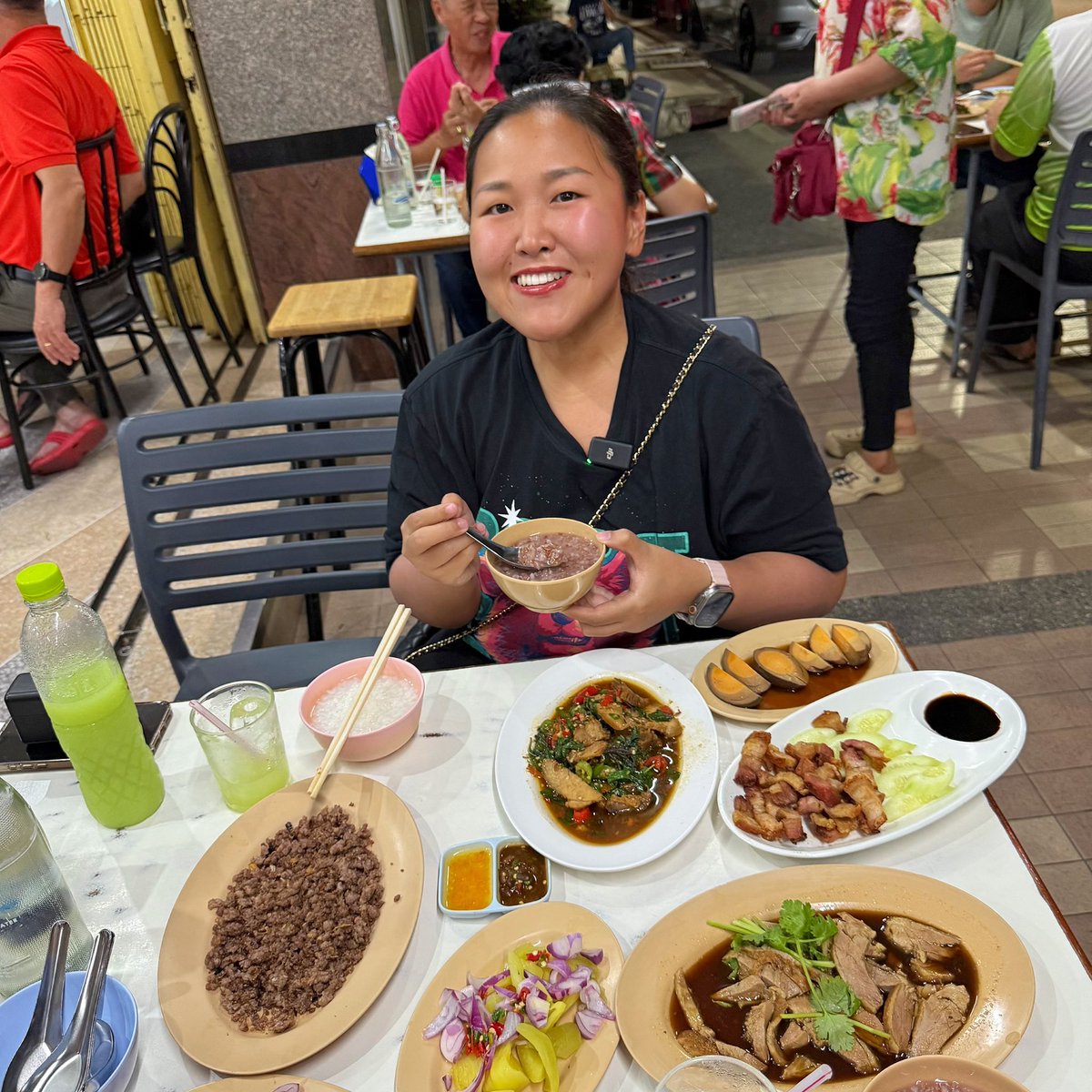 สงสัยว่า หาดใหญ่ สงขลา ต้องอยู่กี่ปี ถึงจะกินครบอ่า 
ร้านของกินเยอะเกิน 😆

#KPตะลอนแหลก #อร่อยบอกต่อ