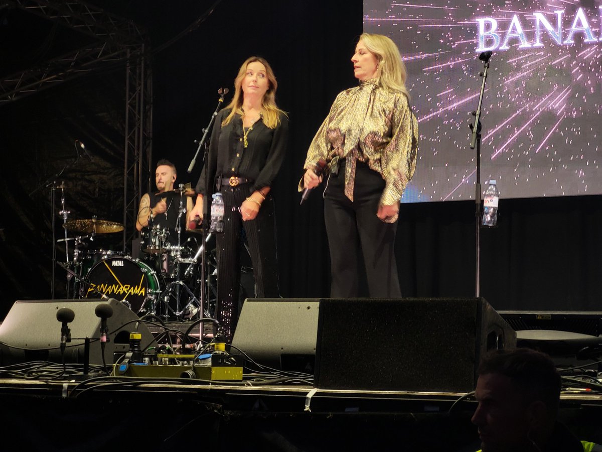 _Normski's tweet photo. Absolutely top notch set from @VivaBananarama at Darlington Arena for 80s Calling. So much energy, fun and love coming from the stage. β€οΈ This is my happy place. Thank you as ever @SaraBananarama and @KerenBananarama for the incredible memories. π₯° #bananarama #80scalling https://t.co/XMOUrsBYi7