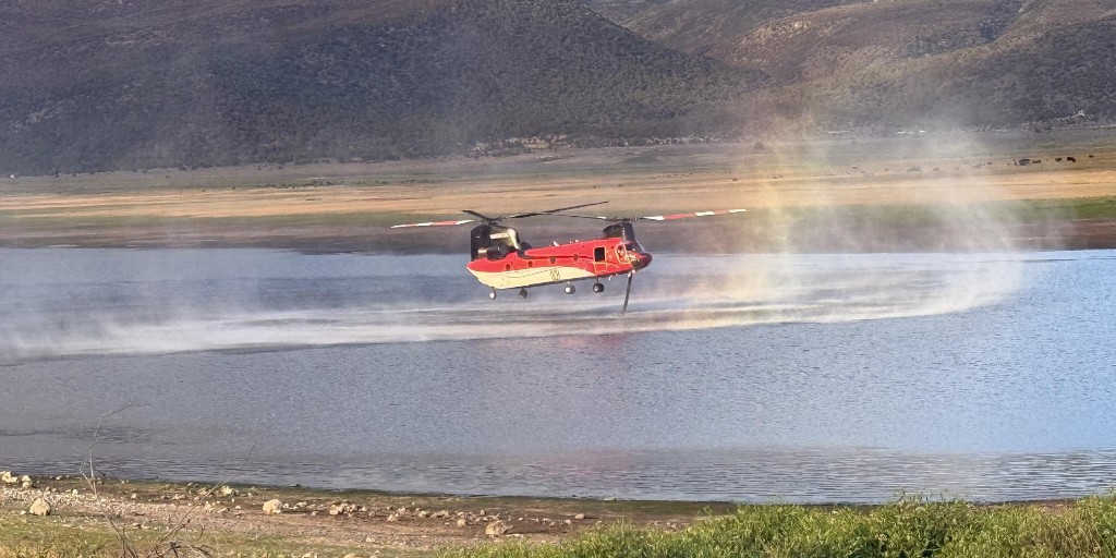 🚁 Helicopters 🚁are vital in wildland fire management, swiftly transporting firefighters and conducting crucial “bucket drops” to combat flames. 

Huge shoutout to our amazing helitack crews and skilled pilots! Your dedication protects our landscapes and communities.