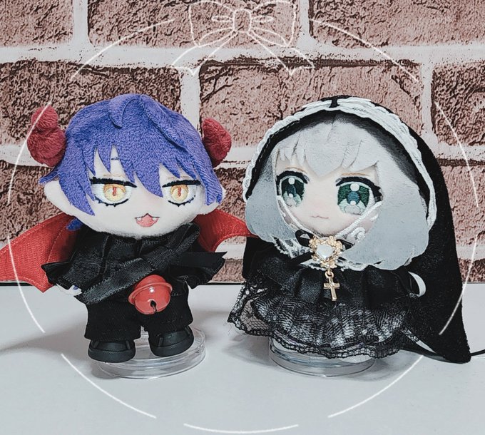 ミテミテします…!ちぷ屋様(@mgmgchip)に私の初TL作品からエミリとヴァラクのぬいを制作いただきました!!色々思い入れしかない2人なのでぬいにしてもらえて、うれしーーーーっ!!!😂角やエミリの髪グラデも再現していただけて細部まですごいです…😂色々要望叶えていただきありがとうございます🥰 