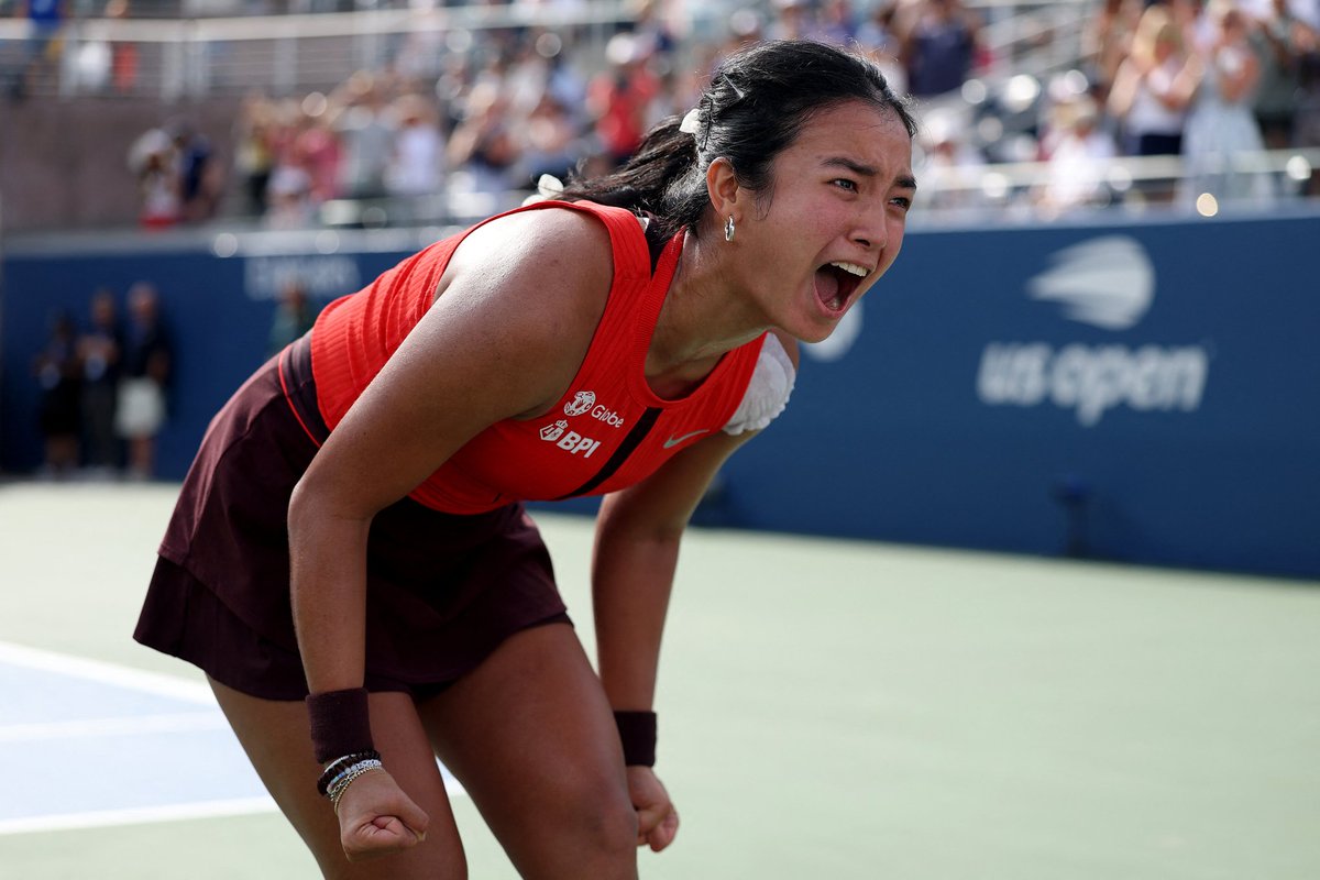 CALL HER ALEXANDRA THE GREAT!

Alex Eala conquered the hearts of Filipino tennis fans in New York with a thrilling, come-from-behind win over 14th seed Clara Tauson of Denmark in the opening round of the US Open!

Keep on flying our flag high, Alex! 🎾🇵🇭

📸 from AFP