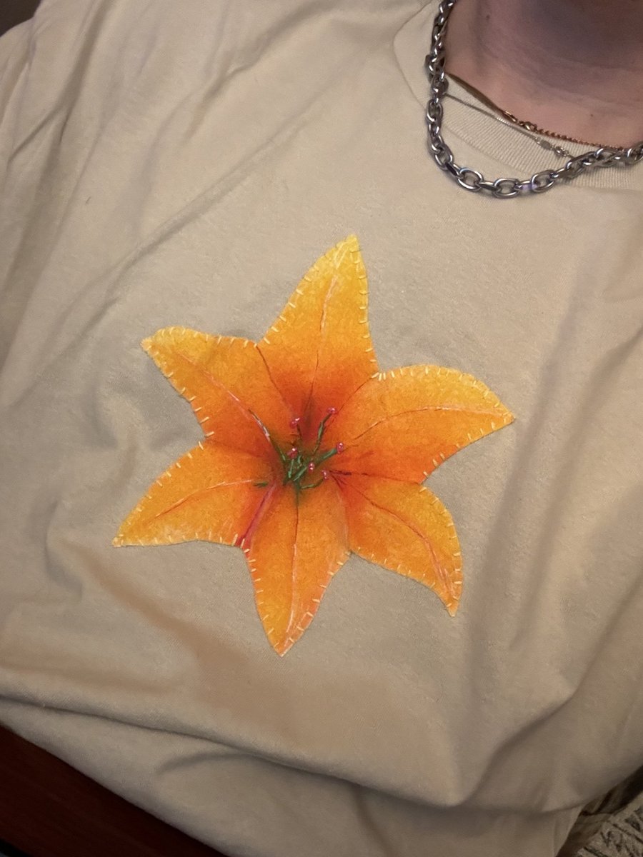Took a break from making cool animals and instead made a lily :)