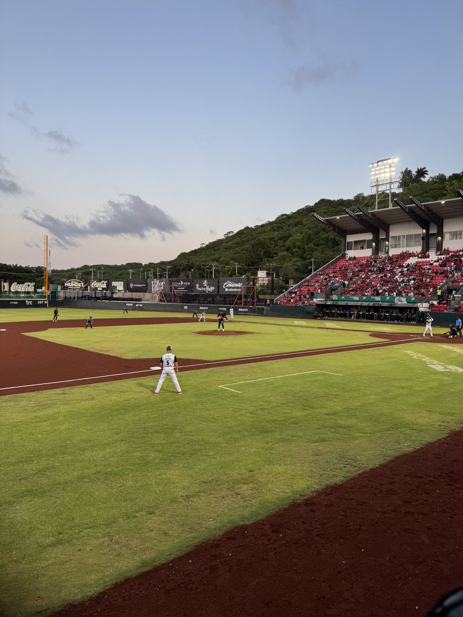 Instalado en el Nelson Barrera, para apoyar a <a href="/LosPiratasMx/">Piratas de Campeche</a> Siguiendo la tradición del domingo beisbolero. ⚾️