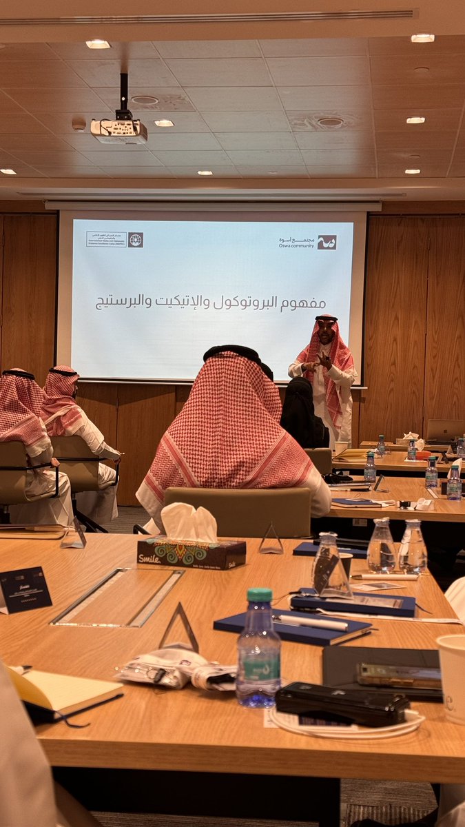 كان اليوم الأول من معسكر التميز في الظهور الإعلامي والدبلوماسي الدولي مليئًا بالطاقة والتفاؤل وبداية جميلة لرحلة ملهمة بإذن الله.

#مجتمع_أسوة 
#IMDPEC