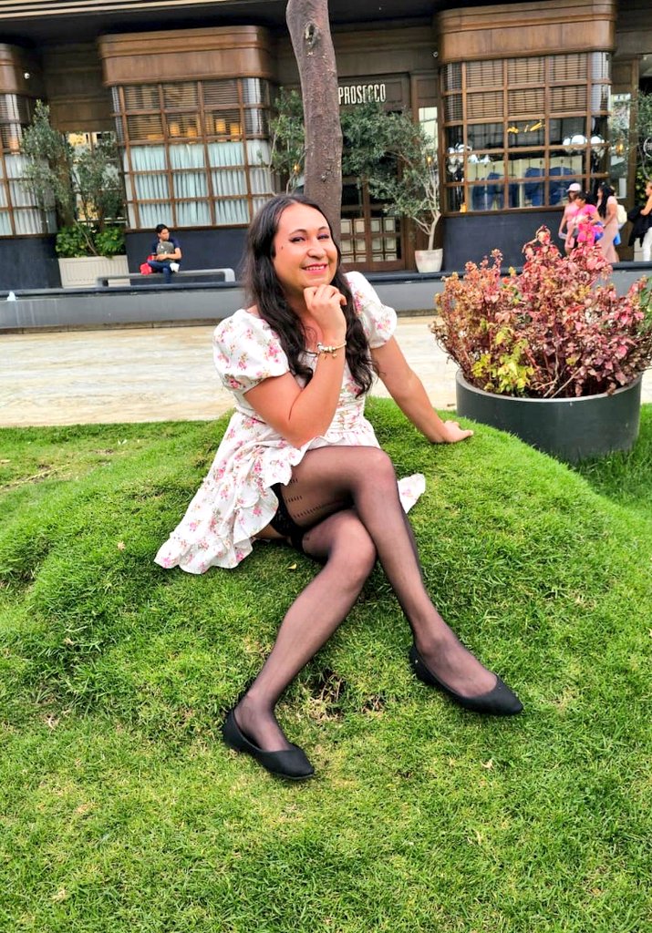 Holi! Excelente domingo!
Me fascinan están medias, muy sexys, les gustan?
Les dejo una postal en Satélite, muy bonita plaza, besitos ricos...