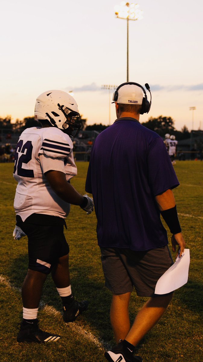 dereonbrownI's tweet photo. Coaches coach, players play, leaders adjust. 40-6 #poundthestone https://t.co/1XjwZhXpGX