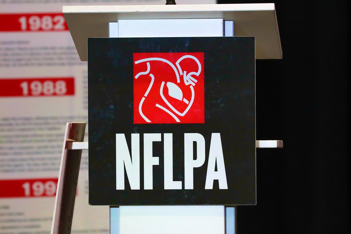 KDBX49's tweet photo. El Deadline de la #NFL 🚨

Los 32 equipos tienen hasta el 26 de agosto – 4:00 pm ET ⏰ para recortar sus plantillas y definir el roster final de 53 jugadores.

Más de 1,000 jugadores serán cortados en estos días 😳 

#NFL #RosterCuts https://t.co/qfLkvIH5ac