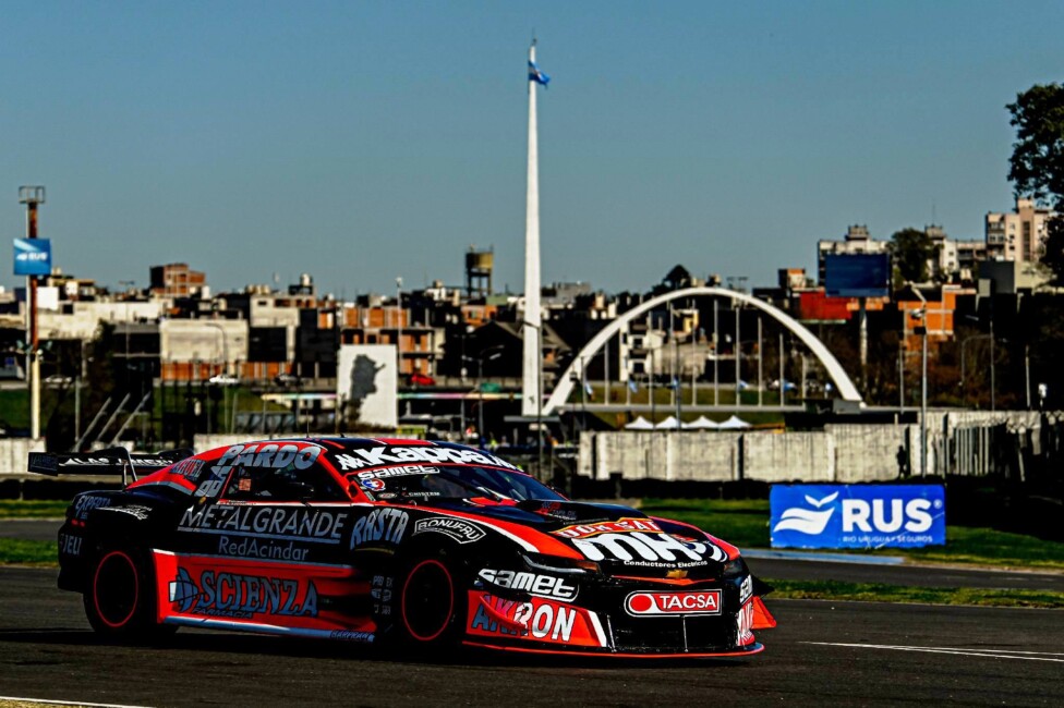 #V12
Toda la #Actualidad del #Automovilismo está acá, los domingos y lunes a las 21.
Hoy, todo lo que dejó el #TC 
#Pilotos #Escuderías #Posiciones 
Con la conducción de Fabio y <a href="/AbrilDiBlasi/">Abi</a> 

🔈 fmsos.com.ar/vivo
📻 fmsos.com.ar/app
✅ +54 9 11 2615-1051