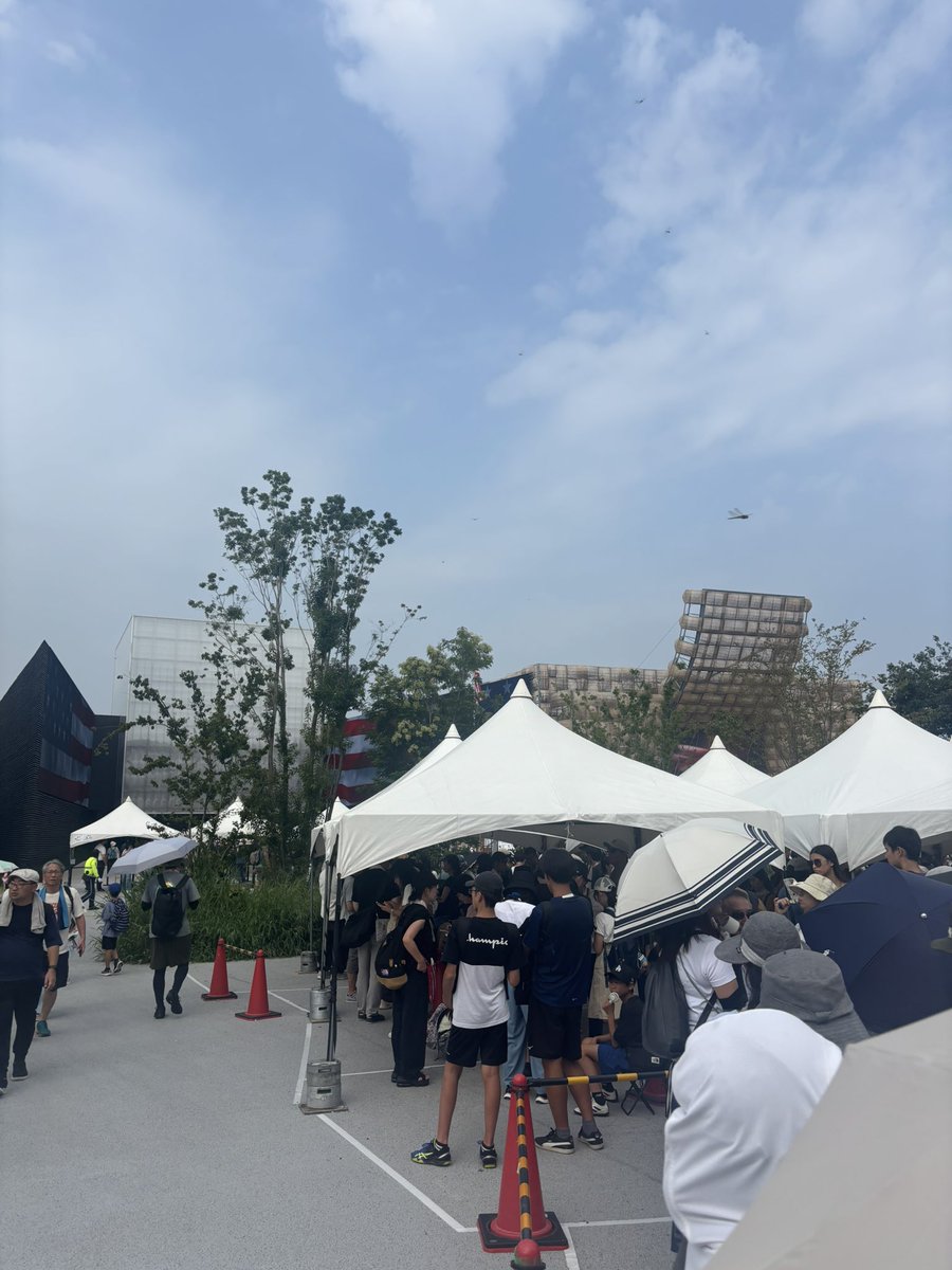 アメリカ館1時間半待ち