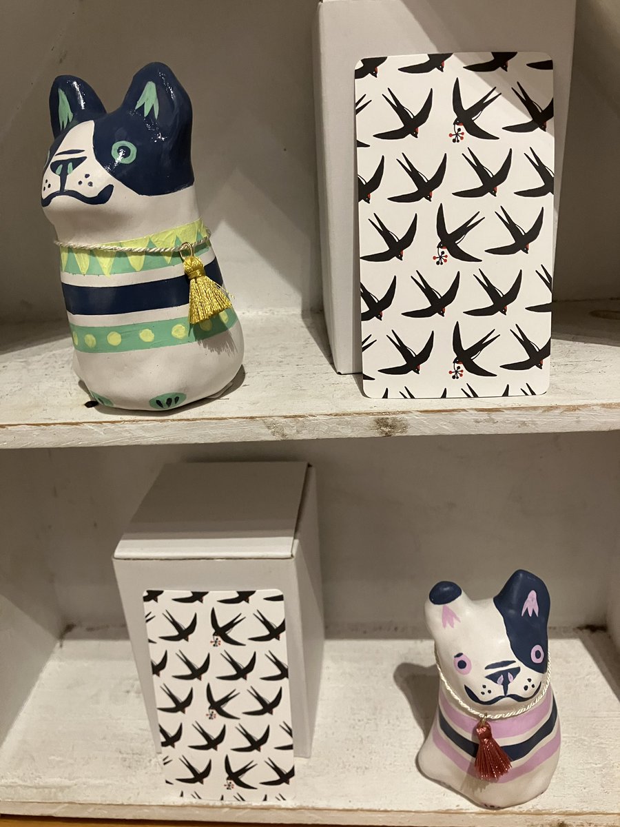 在廊情報
本日8/25(月)
<a href="/rain_boots/">シトテヌ</a> シトテヌさん

手ぬぐい
・ネコ
・フレブル
・風見鶏
・ツバメ
・フラミンゴ

品切れになったフクロウ
お持ちいただく予定です！

張子のフレブルの愛らしさ

#手ぬぐい #てぬぐい
#張子　#本と手ぬぐい10