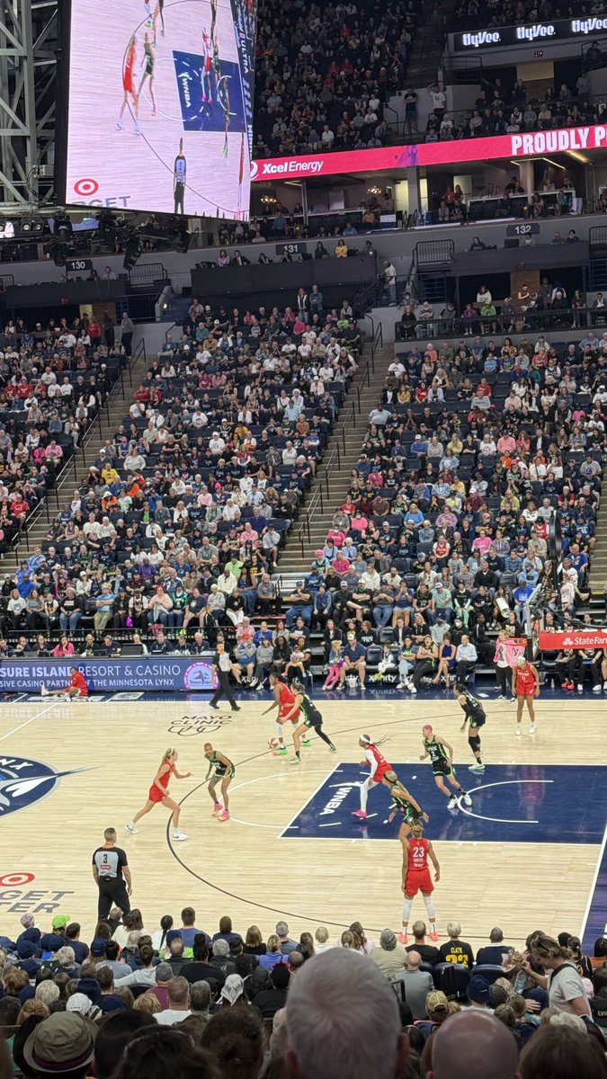 Hi ⁦<a href="/TheJeffBissoy/">Jeff</a>⁩ from ⁦<a href="/CarletonCollege/">Carleton College</a>⁩. I’m back at my happy place. It’s time for the playoffs. Let’s go ⁦<a href="/minnesotalynx/">Minnesota Lynx</a>⁩ .