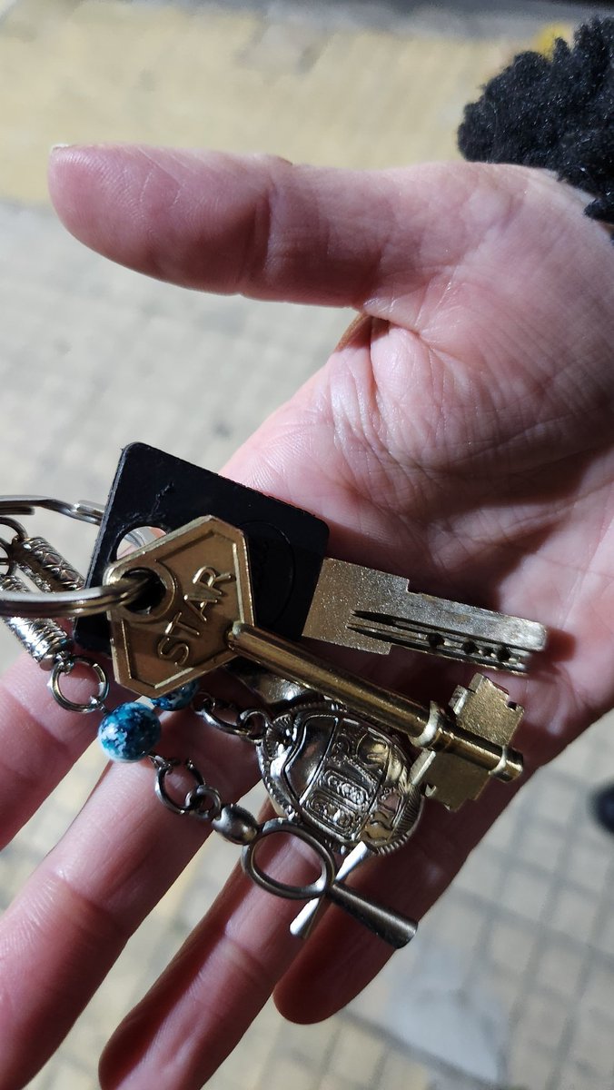 Encontré llaves en av brasil y balastro vargas <a href="/NoToquenNada/">🤚🏻 NoToquenNada</a> <a href="/OPetinatti/">Orlando Petinatti</a>