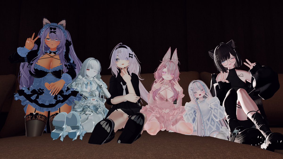shira_VRC's tweet photo. いつメンみんな1周年ってことで、1年前のアバターと今のアバターでお写真撮りに行った～！
みんなだいぶ変わったね笑 https://t.co/ssCcsRKpZH