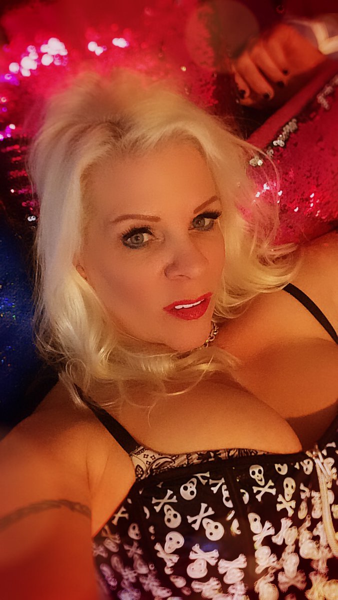 Dont miss this show tonight at 7:30pm pst. exclusively on Playboy! 
playboy.com/app/veronicava…