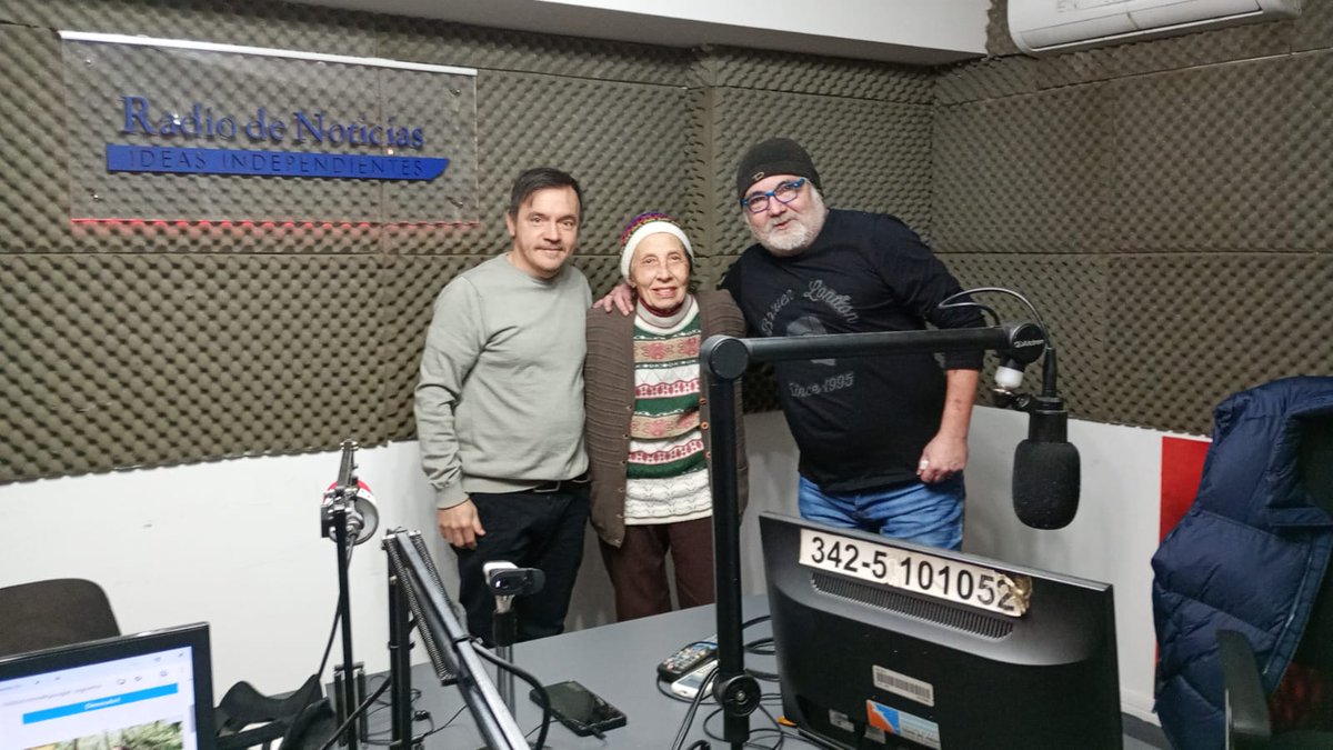 Hoy en "EEO" nos visitó Nidia Marinelli, una querida vecina del Centro que nos contó un montón de anécdotas de toda su vida, mantuvimos una charla distendida con <a href="/ocherep/">CONI CHEREP🎙</a> y por último con <a href="/VerdirameSergio/">Sergio Verdirame</a> repasamos su paso por Colón. Respondió el cuestionario X <a href="/SoyRojoYNegro21/">Soy Rojo Y Negro Hasta Morir 🔴⚫⭐</a>.