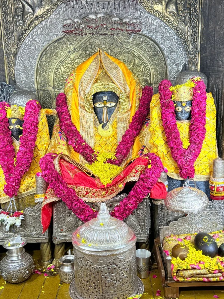 🎪🎋🙏💓🚩जय माँ बगलामुखी जी🚩💓🙏

🛎️🥀उषाकालीन बेला
 ममतामयी दयामयी माँ बगलामुखी देवी जी का आज का मंगला आरती शृंगार दर्शन,
श्री बनखंडी धाम कांगड़ा
हिमांचल प्रदेश से 🥀🛎️

🎪🎋२५-अगस्त २०२५, भाद्रपद मास, शुक्ल पक्ष- तिथि-द्वितीया, शुभ सोमवार, संवत्-२०८२🎋