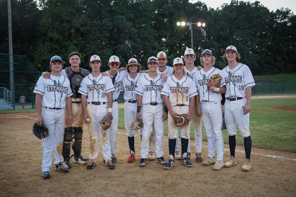 This is from 9/11/2021 lots of future Ducks in this photo! Tag the ones you know.
#weflytogether #bigduckenergy ⁦<a href="/GateTitans/">Alpha Standard Baseball/Gate City Titans</a>⁩ ⁦<a href="/JakeRoshau/">Jake Roshau</a>⁩ ⁦<a href="/LauraSkinnell/">Laura Skinnell</a>⁩