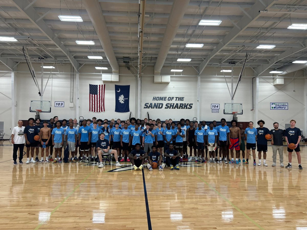 SwisherB_1's tweet image. Appreciate the invite from @CoachLukeDyer and @USCBMBB to attend the first ever Elite Camp. Great day of learning, competing, and getting better. #classof2028 #Basketball #elitecamp 

@CoachBogie @titans_tcs