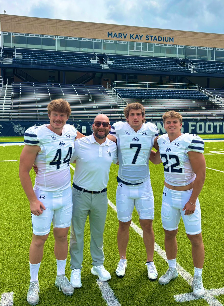 CoachYonBoone's tweet image. Great group of backs about to take this year by storm!!! Wouldn’t trade this bunch for anything!!! Special group of seniors too.. #🎒 #HelluvaEngineer⚒️