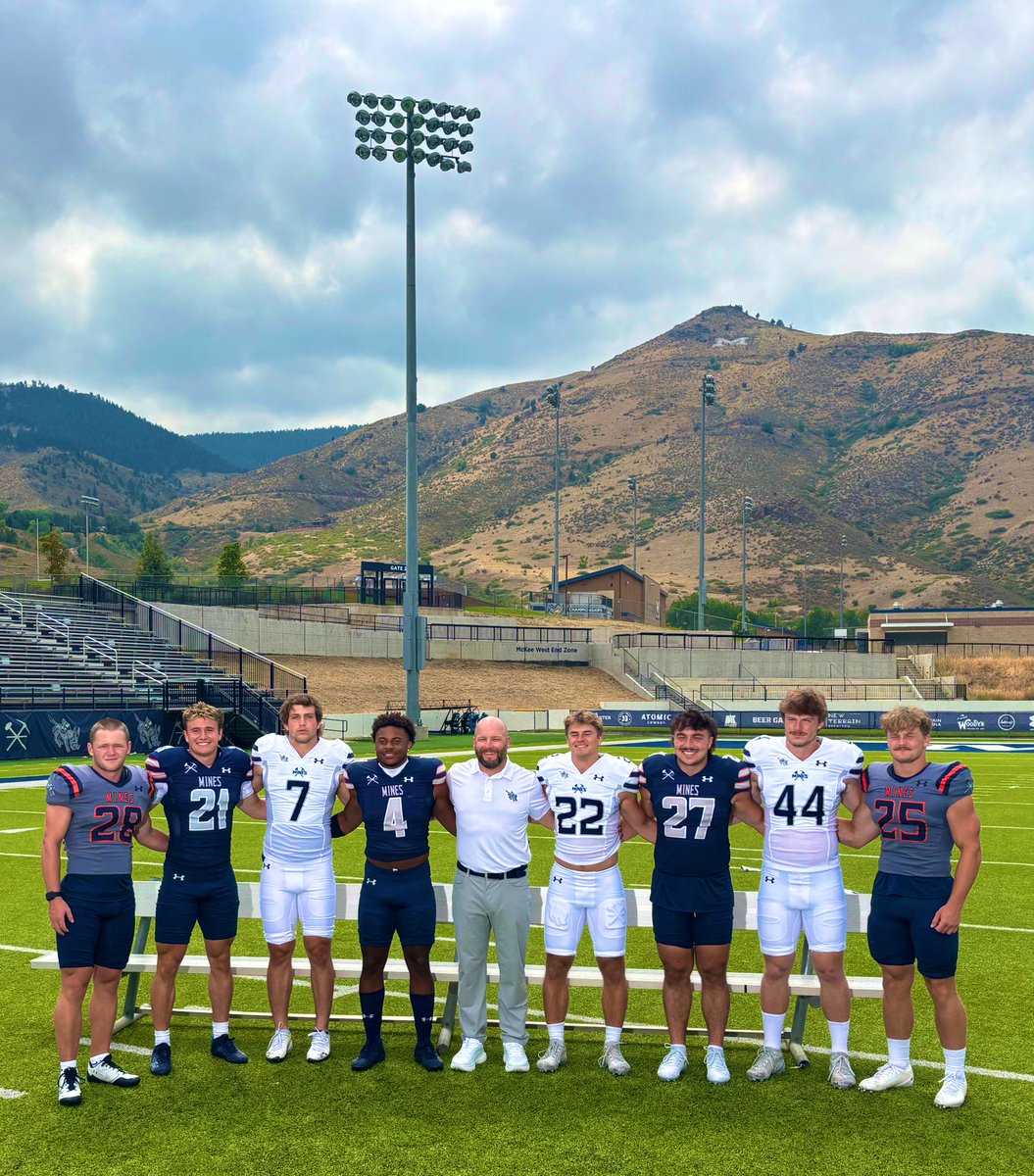 CoachYonBoone's tweet image. Great group of backs about to take this year by storm!!! Wouldn’t trade this bunch for anything!!! Special group of seniors too.. #🎒 #HelluvaEngineer⚒️