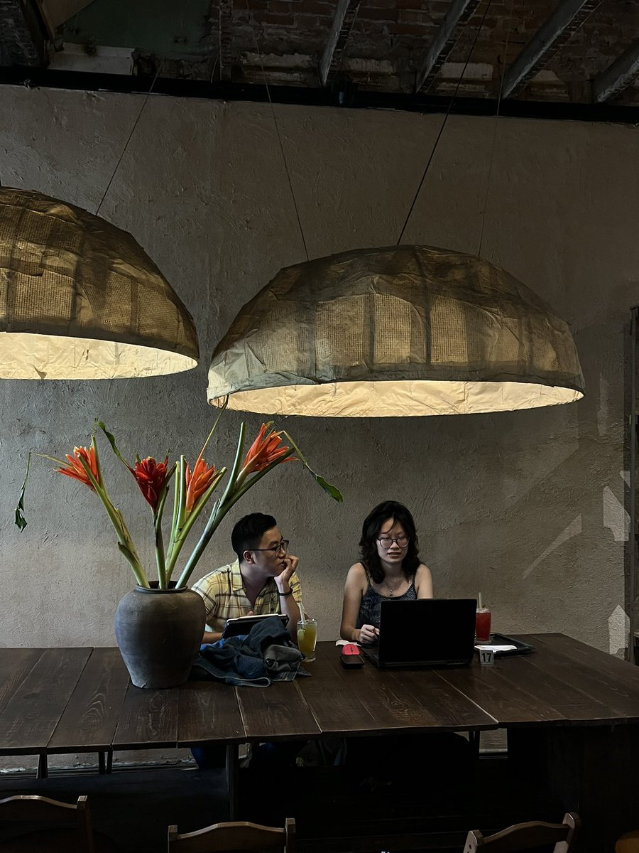 Enak banget 12 harian keliling asia Tenggara, 4 hari ini non aktif sejenak dari sosial media. Bener-bener talk with strangers banget!