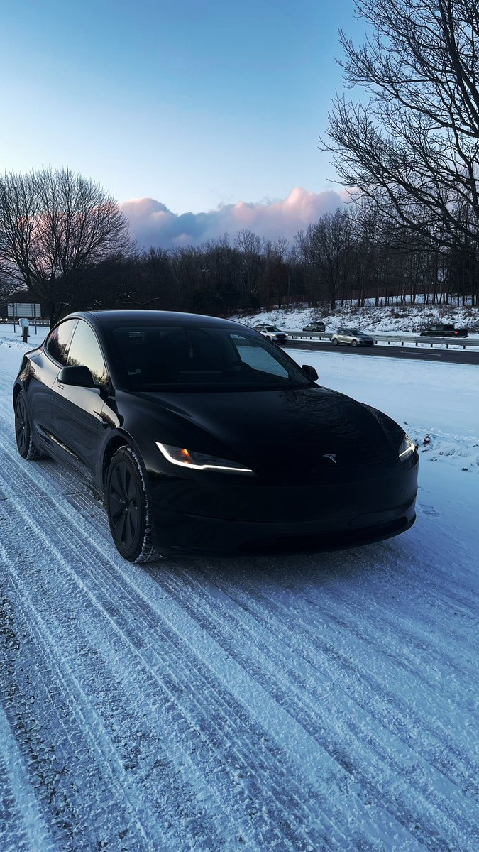 arjun_nal's tweet photo. 𝘼 𝙮𝙚𝙖𝙧 𝙬𝙞𝙩𝙝 @tesla 🇺🇸⚡️

After a year and over 37,000 miles (driving + Autopilot + FSD) with my Tesla, without a doubt, it’s been an exceptional experience.

[#Tesla #ElonMusk #teslacommunity #TeslaCare #ElectricVehicle]
[@Tesla @elonmusk @Teslarati @teslasi] https://t.co/HD728bo3GI