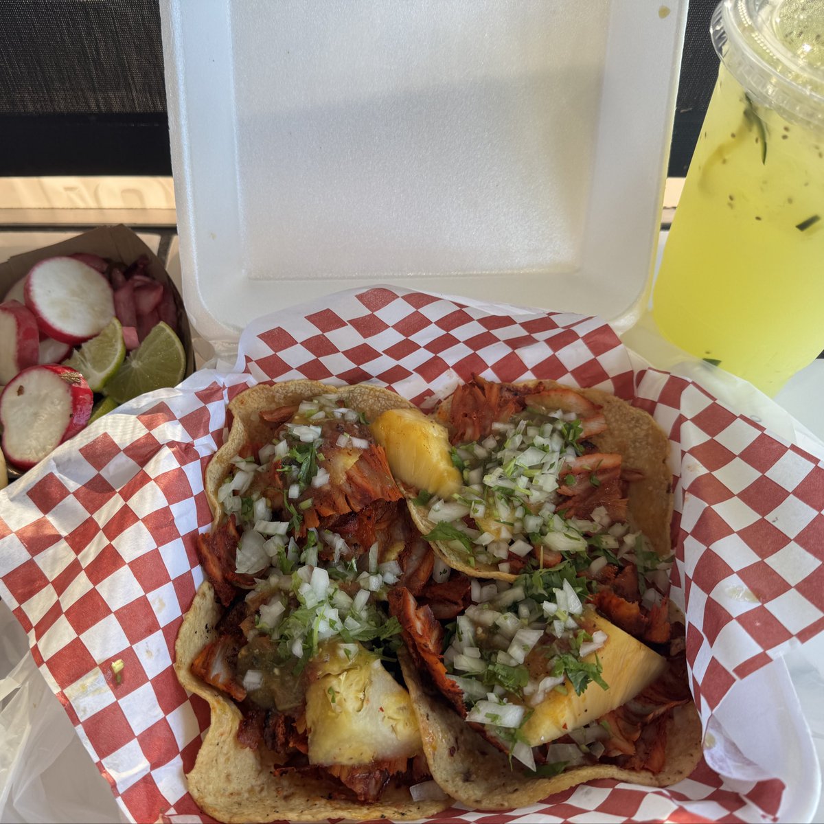 Tonight’s pregame meal. Gotta fuel up to tackle the pick-6 carryover. 👀🔥

Angel’s Tijuana Tacos (about 10min drive from Los Al)

4 🌮 de Al Pastor
House made lemonade