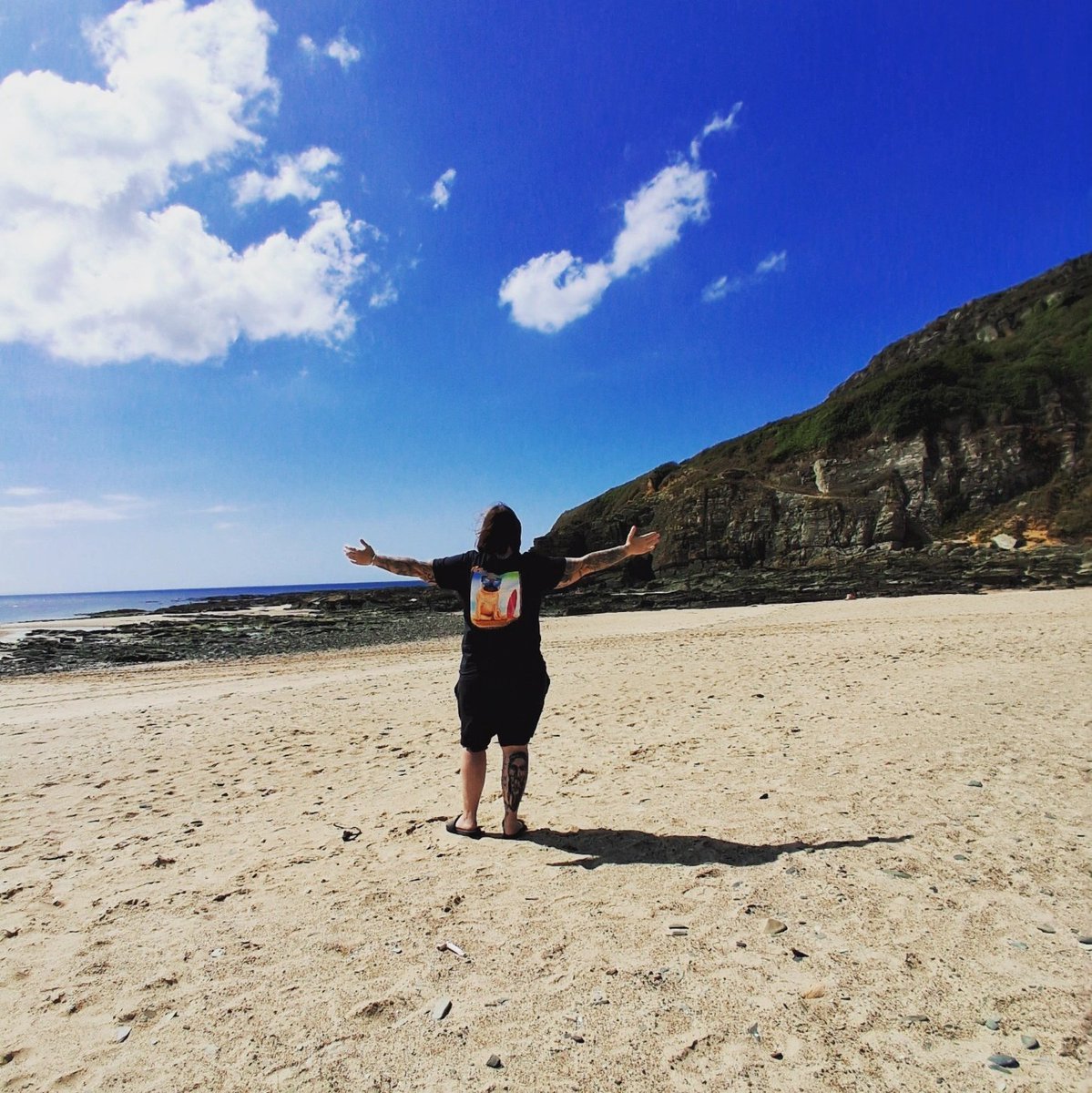 Alice Makotch tweet media