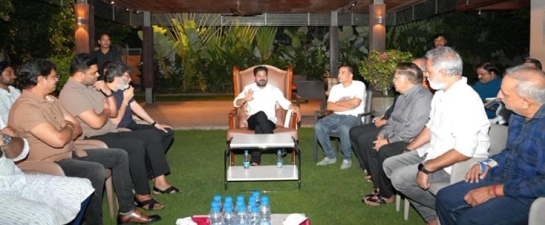 Yerrripookulu???

Yekkada kaalu medha kaalesukoni koorchunnadu Ippudu revanth sanka naakandi