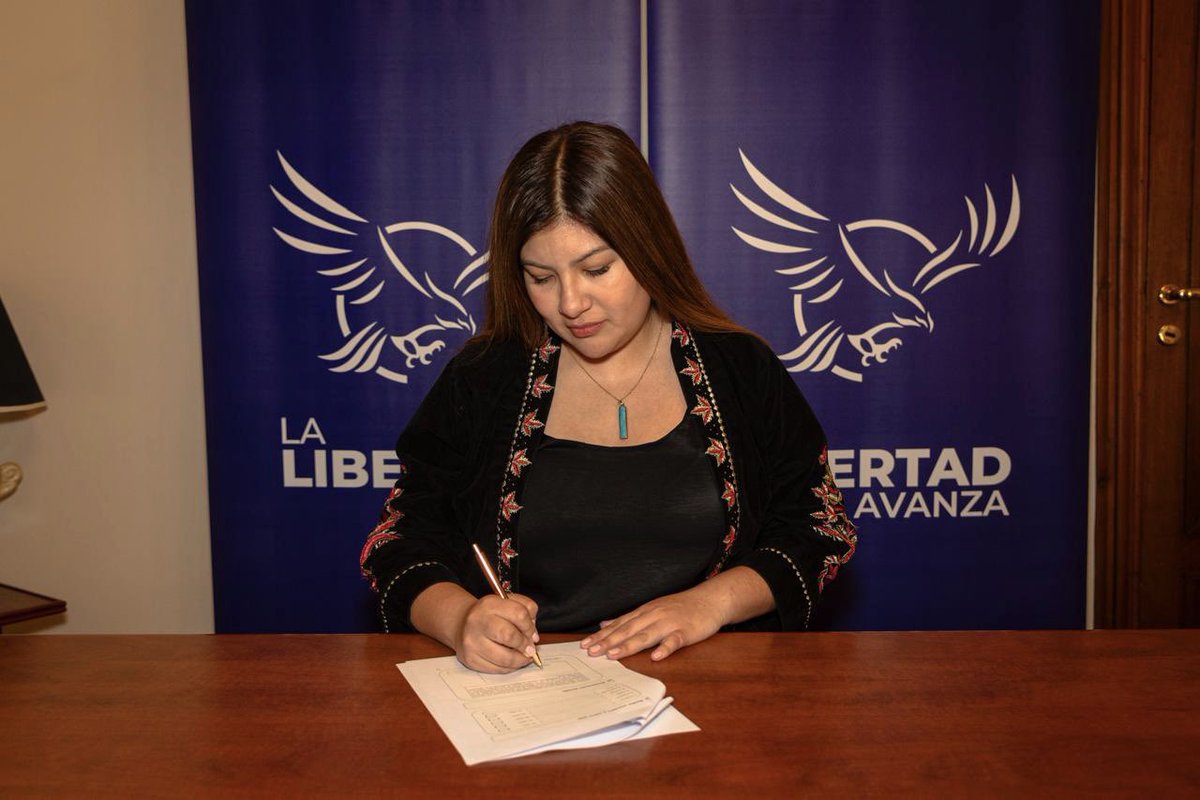 Firmé mi candidatura a Diputada Nacional por la Prov. de Buenos Aires con La Libertad Avanza.
Agradezco al Pte. <a href="/JMilei/">Javier Milei</a>, a el Jefe <a href="/KarinaMileiOk/">Karina Milei</a> y al Dr. <a href="/SPareja_/">Sebastián Pareja</a> por la confianza.
Kirchnerismo NUNCA MAS.
Que Dios nos bendiga y las fuerzas del cielo nos acompañen. <a href="/LLAenPBA/">Alianza La Libertad Avanza - PBA</a>