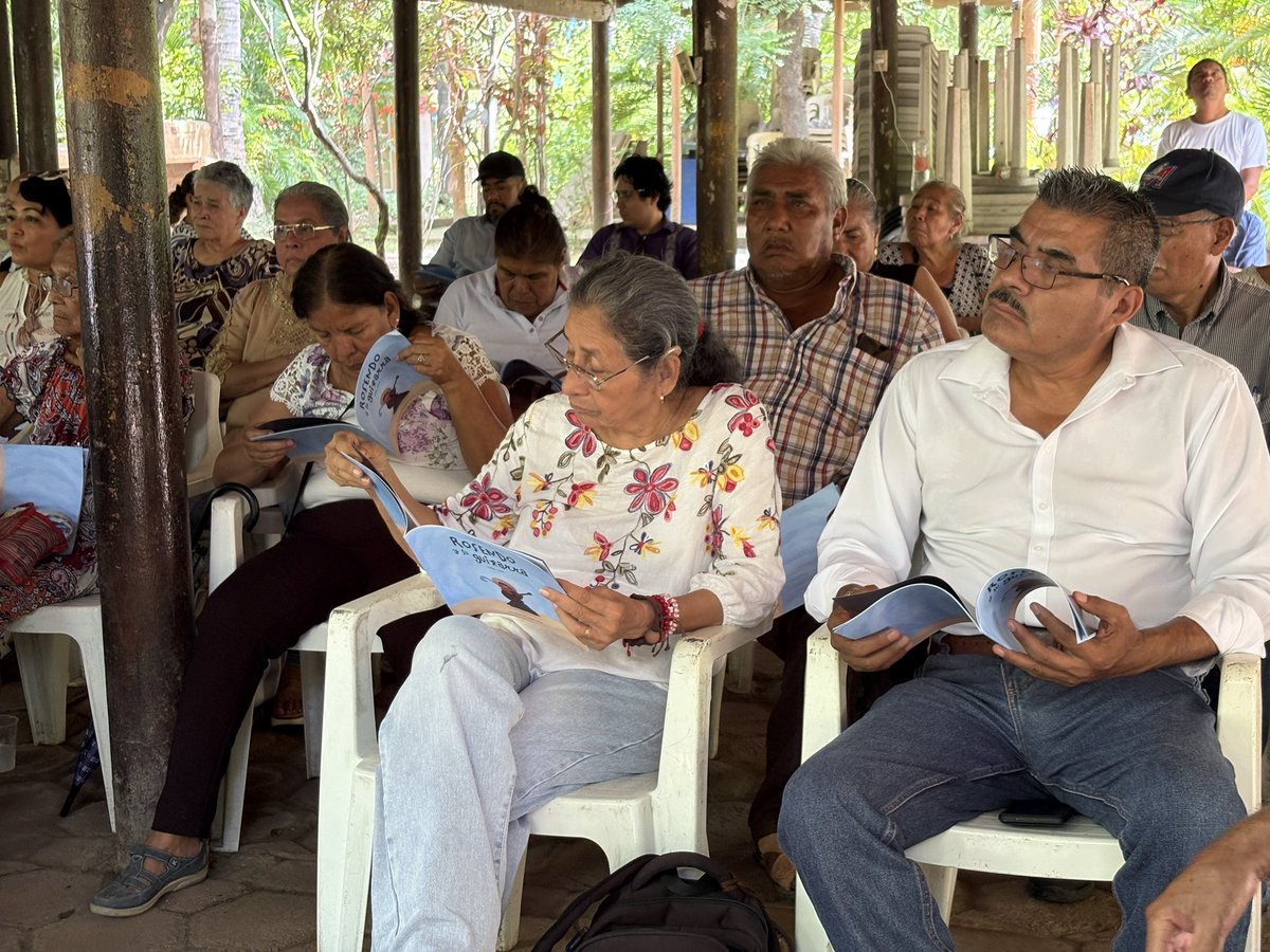 ✊🏾 Hoy en #Atoyac, <a href="/FundarMexico/">Fundar</a> AFADEM y ARTICLE 19 presentamos el cuento infantil “Rosendo y su Guitarra”,  🎶en el marco de la conmemoración de los 51 años de la desaparición forzada de Rosendo Radilla. 

Este cuento es un acercamiento a la historia de la desaparición forzada