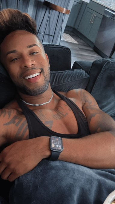 Watch your fave kuya 🇵🇭's leaked NSFW photo on TwXstars