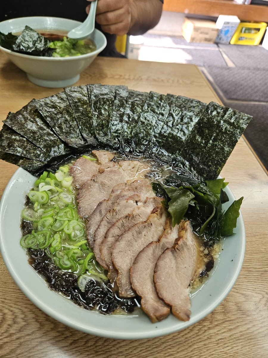 まいど〜🍜本日の朝ラーです🍜ホームの石川店🍜チャーシュー麺＋岩のり＋海苔＋刻みネギ🍜スープが出来上ってガチ美味かった。ジョロの兄貴🍜同麺🍜あざっす🍜
#ラーメンショップ石川店
